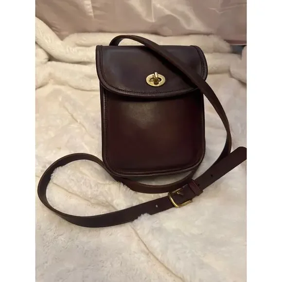 Coach Mahogany Sidepack Beautiful Condition - Picture 2 of 10